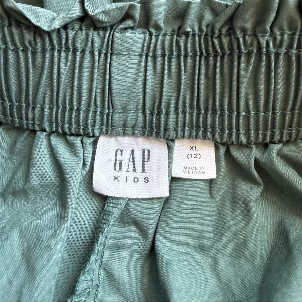 GAP Kids Dark Forest Green Cargo Shorts Size 12 -XL Unisex Outdoor Active Casual
